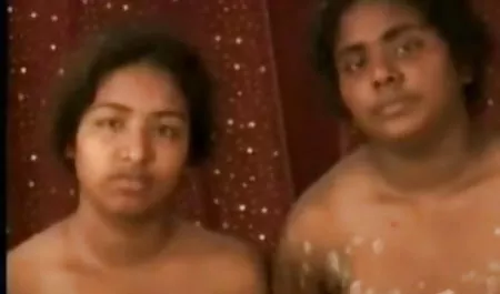 ब्लैक कुतिया ने एक सेक्स वीडियो फिल्म दिखाएं डिक पर एक प्रेज़ खींचा और उसे अपनी बात बताई