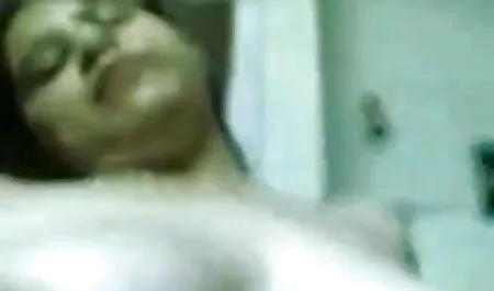 हॉट चब्बी चिक उसके सामान से पता चलता तेलुगू सेक्सी ब्लू फिल्म है