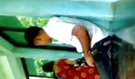 कालीन पर कुतिया एक अच्छा सक्शन बनाती सेक्सी मूवी सेक्स है