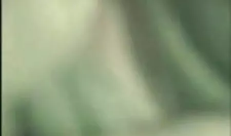 आबनूस इंग्लिश बीपी फिल्म सेक्सी युवा कुतिया स्तन चाट और फिर उसे अपने लंबे डिक के साथ fucks