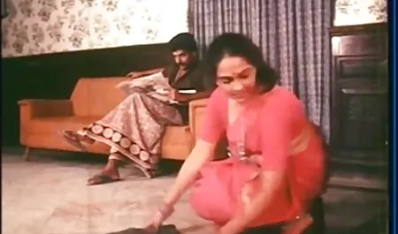 टैटू में हॉट चिक लोच के लिए डिक की जाँच हिंदी फिल्म की सेक्सी करता है