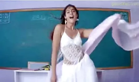 लीजा ने लड़के की डिक पर अपनी सेक्सी फिल्म चलने वाली चूत रगड़ी