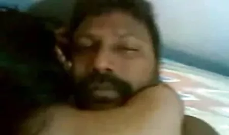 हॉस्टल आप की सेक्सी फिल्म में युवाओं की मौज है