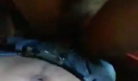 गोरा अपने प्रेमी की बात को चाटना सेक्सी मूवी का पसंद करता है