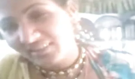 रेडहेड कुतिया सौना के भोजपुरी सेक्सी फिल्म वीडियो पास गया और वहाँ डिक को चूसा जो दीवार में अटक गया