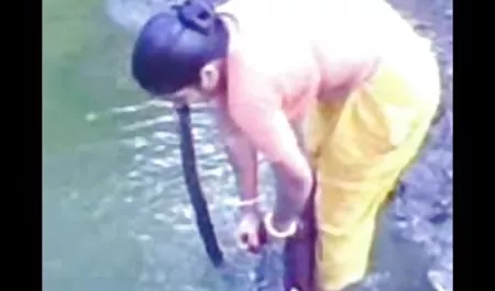 भोजन और पैसे के बिना छोड़ सेक्सी मूवी वीडियो हिंदी में दिया, रूसी पति पैसे के लिए अपनी पत्नी को बकवास करने के लिए एक दोस्त प्रदान करता है, पत्नी बुरा नहीं मानती है, और दोस्त बस खुश है
