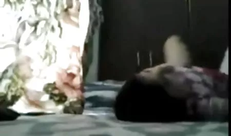 इस शादीशुदा जोड़े में, कि कुछ छड़ी नहीं करता है, पति को पसंद है, और पत्नी को नहीं मिल सकता है और उन्हें एक हिंदी में सेक्सी फिल्म भेजिए रास्ता नहीं मिला, एक अनुभवी वेश्या को हटा दिया जो उन्हें सब कुछ सिखा देगी