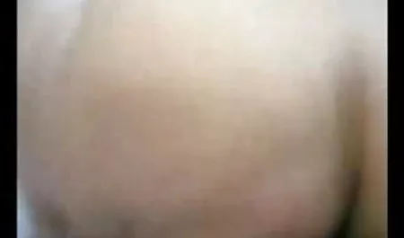 सेक्स की तलाश में दो लोग सेक्सी दिखाइए फिल्म सड़कों पर घूमते रहे, आखिरकार एक युवती को टॉयलेट में घसीटा, और वहां उन्होंने एक ब्लोजॉब पर सेक्स किया और सेक्स किया