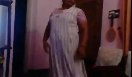 कुतिया अपने पति के साथ अपने प्रेमी मूवी सेक्स पिक्चर को चोदती है