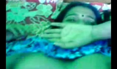 बड़े स्तन, बड़ी गांड नई मूवी सेक्सी और बड़ी बड़ी आँखें