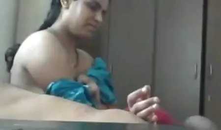कुछ मिनट की बातचीत के सेक्स फिल्म अंग्रेजी वीडियो बाद, गंजे पुरुष का एक सदस्य विश्वसनीय होंठों में होता है। ओह लड़की जैसे ही उसके साथ मज़ा नहीं कर रही है, एक पसंदीदा कैंडी की तरह बेकार है