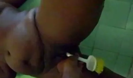 बूढ़ी दादी अपनी पुरानी चूत सेक्सी वीडियो पिक्चर में उंगली कर रही है