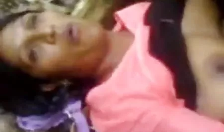 संचिका सुंदरता सेक्सी फिल्म हिंदी ग्लैमरस एक blowjob देता है