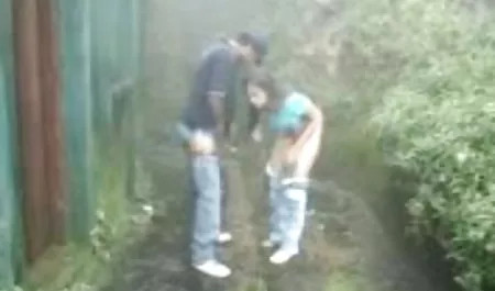 प्यारा सेक्सी एशियाई उसके सेक्सी मूवी देखने वाली प्रेमी के छोटे डिक बेकार है