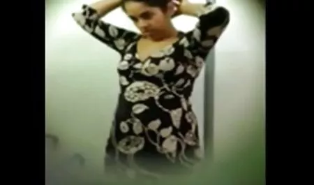 शर्मीली जर्मन हमें उसके शरीर को देखने देती सेक्सी हिंदी फिल्म है