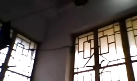 लिखते समय उसकी बेचैन योनि को उत्तेजित करता है, एक लैटिन अमेरिकी कुतिया नरम सफेद चादर पर सोमरस करने के इंग्लिश बीपी फिल्म सेक्सी क्रम में, अपने बूगी के लिए बिस्तर पर आती है।