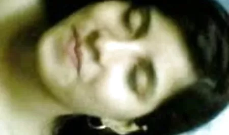 एक मुंडा बिल्ली के साथ अंग्रेजों का सेक्सी फिल्म श्यामला एक गंजा आदमी fucks