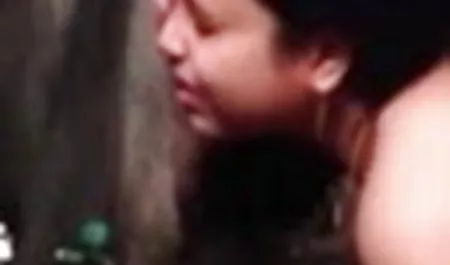 सफ़ेद चूचियां काले लंड को चूसती हैं सेक्सी मूवी कॉमेडी