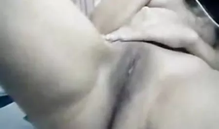 काली कुतिया एक बफ फिल्म सेक्सी blowjob देता है