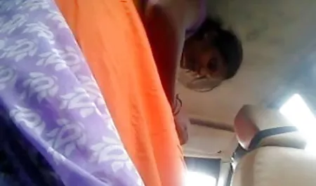 उन्होंने एक नाइट क्लब में एक सुपर सनी लियोन के सेक्सी वीडियो फिल्म स्ट्रेप्टाइज़र को गोली मार दी
