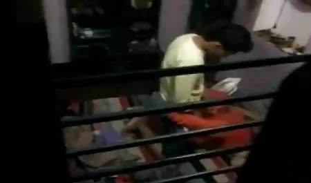 बस्टी माउथ-वॉटरिंग महिला गहराई से मुर्गा चूसती है और एक आदमी द्वारा सेक्सी फिल्म भोजपुरी गड़बड़ हो जाती है