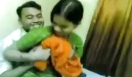 सेक्सी लड़की उसकी चूत के साथ खेलती है हिंदी फिल्म पिक्चर सेक्सी