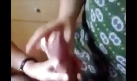 गोरा कार के हुड पर सेक्सी फिल्म नागिन गड़बड़