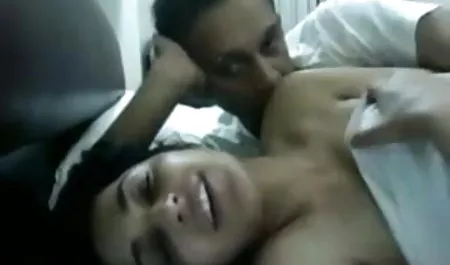 होटल का मालिक सेक्सी फिल्म चाहिए अतिथि के एक सदस्य को चूसता है