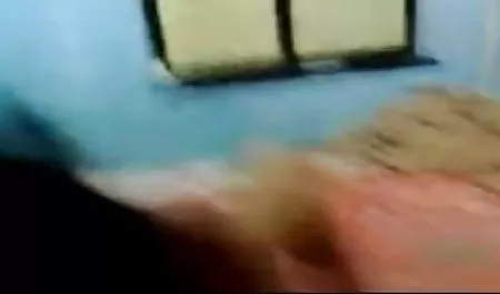 एशिया के इस फूहड़ पुरुषों की जरूरत नहीं हेमा मालिनी की सेक्सी फिल्म है, वह अपनी उंगलियों और एक मोटा डिल्डो पकड़ती है