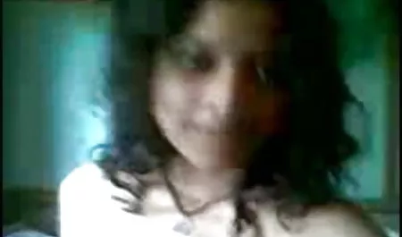 एक सेक्सी बस्टी लड़की सेक्सी फिल्म देखने में सचमुच एक पल के लिए पड़ोसी को देखती है, ठीक है, उसने उसे चुम्बन करने के लिए आमंत्रित किया, फिर, ज़ाहिर है, अच्छी तरह से, और उसके मुंह में ले लो