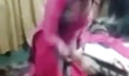 प्यारी कास्टिंग में अपने शरीर सेक्सी फिल्म वीडियो में भोजपुरी को दिखाती है