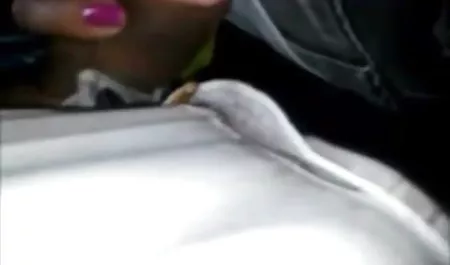 पीटर सेक्स वाली मूवी दो लड़कियों को मुंह देता है