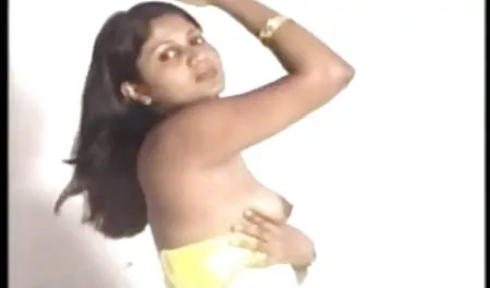 बच्चे ने पैसे खो दिए, उसके प्रेमी ने न इंग्लिश में सेक्सी मूवी जाने क्या किया, एक दोस्त को बुलाया और पैसे मांगे, एक दोस्त ने सहमति व्यक्त की, बशर्ते कि वह बच्चे को गधे में गड़बड़ करे
