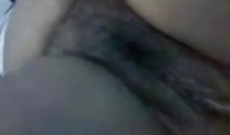 कुतिया ने एक लंबा, करिश्मा कपूर की सेक्सी फिल्म काला डिल्डो उसकी चूत में गहरे तक भर दिया