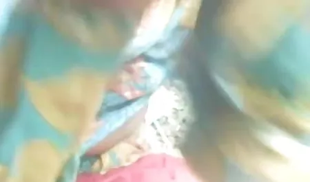 गोरी फिल्म फुल सेक्सी ने अपनी चूत को जीभ के नीचे डाली