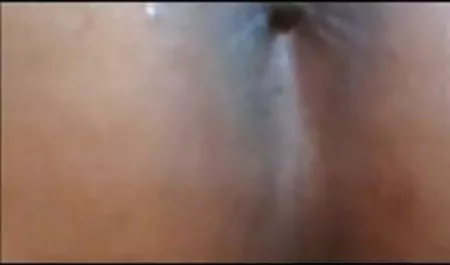जब उसका साथी उसके सुंदर चेहरे के साथ गंदी हरकत करता है तो वह उसे मारती सेक्सी वीडियो फिल्म दिखाइए है
