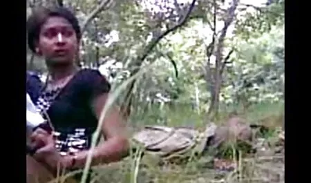 दो किसी भी तरह से करीबी गर्लफ्रेंड, गर्मियों के पूल में धूप सेंकने के लिए, अपने प्यारे बॉयफ्रेंड्स की अनुपस्थिति का फायदा उठाते हैं, जो बेवजह व्यस्त रहते हैं और धीरे-धीरे एक दूसरे की गीली, मसालेदार नई सेक्सी फिल्में चूत को सहलाते हैं