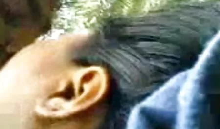लड़की को क्लब में एक डबल टीम मिलती है सेक्सी फिल्म वीडियो में हद