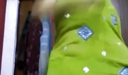 बेबी श्रीदेवी की सेक्सी फिल्म कलम और उसके ठाठ गधे के साथ काम करता है
