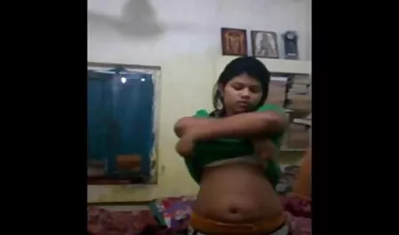तीन हॉट लड़कियों कृपया अपने गंदी सेक्सी पिक्चर दिव्य मुंह के साथ एक लड़का है। वासनापूर्ण sluts सभी कैंडी की तरह अपने बढ़ डिक को चाटना