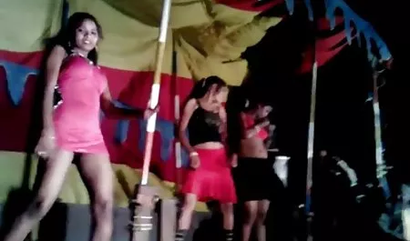 लवली गोरा उसके स्तनों पर रोमांस और बीएफ सेक्सी फुल मूवी सह प्यार करता है