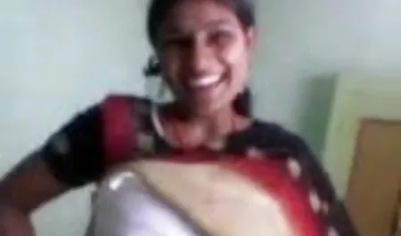 कुतिया खुद उसकी गांड पर मोटा लंड रख सेक्सी फिल्म दिखाओ सेक्सी फिल्म कर धक्का दे रही है