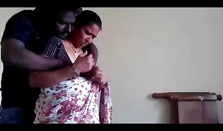 सफेद चमड़ी वाली प्यारी सेक्सी फिल्म वीडियो हिंदी में मुर्गा चूसती है और सह निगलती है