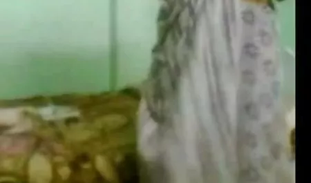 कोड़े एक आदमी के साथ प्यार में सेक्सी फिल्म वीडियो हिंदी में पड़ गए और झगड़ा नहीं करना चाहते थे, वे उसी समय उसके साथ चुदाई करने का फैसला करते हैं। अपने लिंग पर कूदते हुए, लड़कियां इतनी टूट गईं कि उन्होंने अपने हाथों को अपनी योनि में डालना शुरू कर दिया