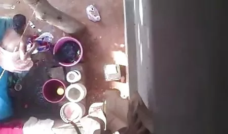 नौकरानी ने अपने गुरु के घर की वेधशाला को सेक्स की पिक्चर दिखाओ साफ करने का फैसला किया और अपनी दूरबीन के साथ शुरुआत की