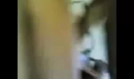 एमिली एक डिक बेकार है सेक्सी फिल्म हिंदी में बीएफ और फिर उसके चेहरे पर cums