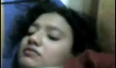 छात्र शिक्षक हिंदी सेक्सी वीडियो मूवी की मेज पर खुद को डिल्डो चोदता है
