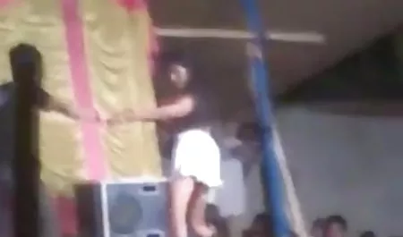 सुंदर काले लड़की गड़बड़ एक पंप निगा द्वारा सेक्सी वीडियो पिक्चर