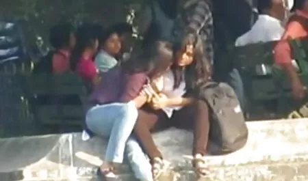 Slutty Kay उसे हॉलीवुड सेक्सी फिल्म हिंदी में लेबिया खींचती है