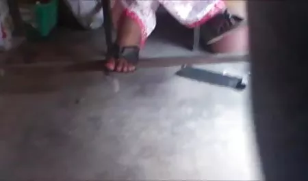 पूल में लड़की हस्तमैथुन करती है भोजपुरी मूवी सेक्सी